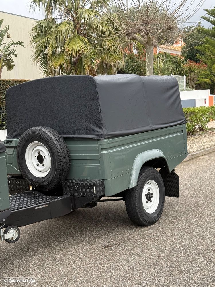 Land Rover Defender 110 SE - 33