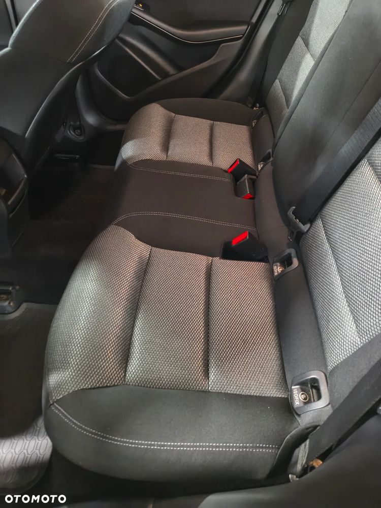 Mercedes-Benz GLA 180 - 11