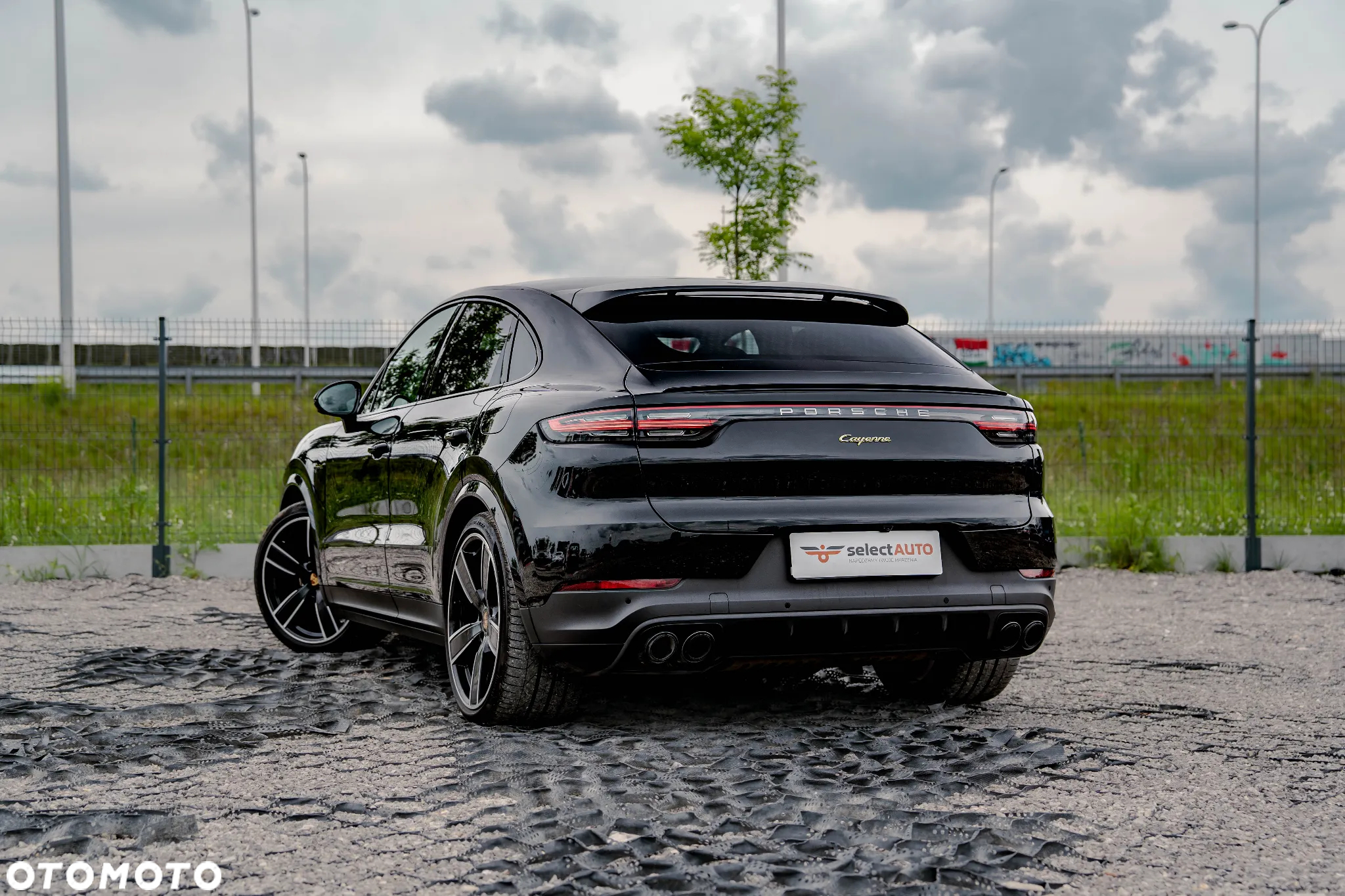 Porsche Cayenne ver-coupe-e--hybrid-platinum-edition - 3