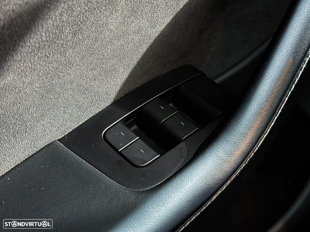 Tesla Model Y Long Range Dual Motor AWD - 46