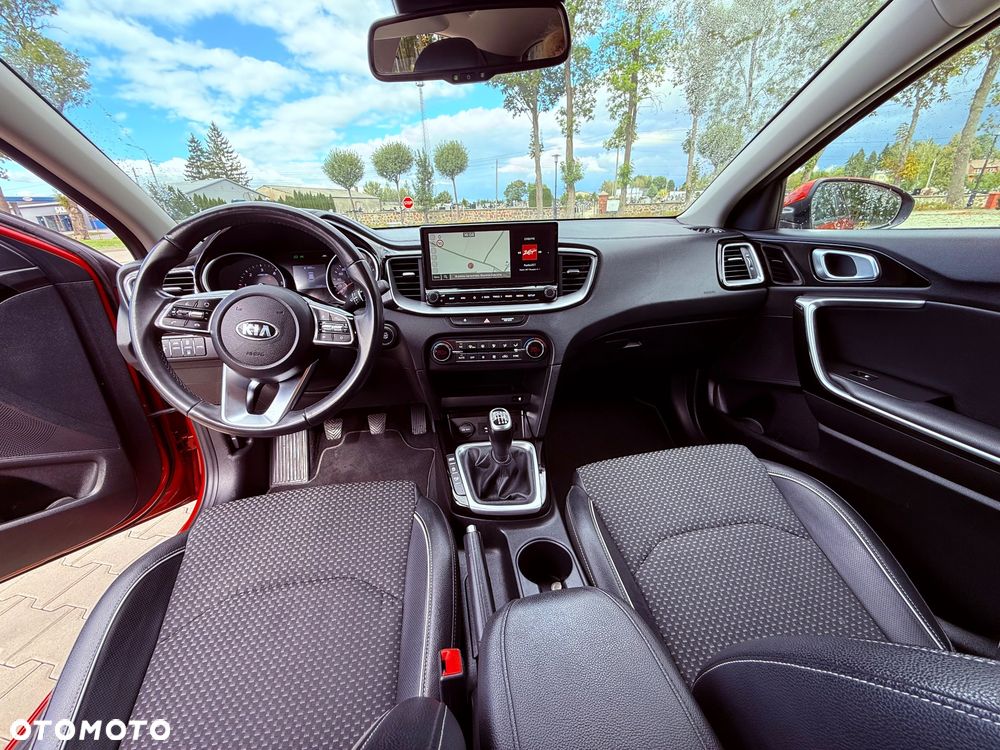 Kia Ceed 1.6 CRDi (48V Mild-Hybrid) Platinum - 23
