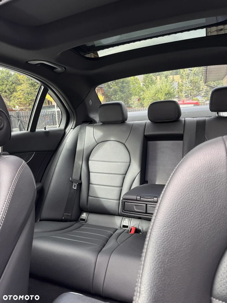 Mercedes-Benz Klasa C 300 4Matic 9G-TRONIC AMG Line - 19