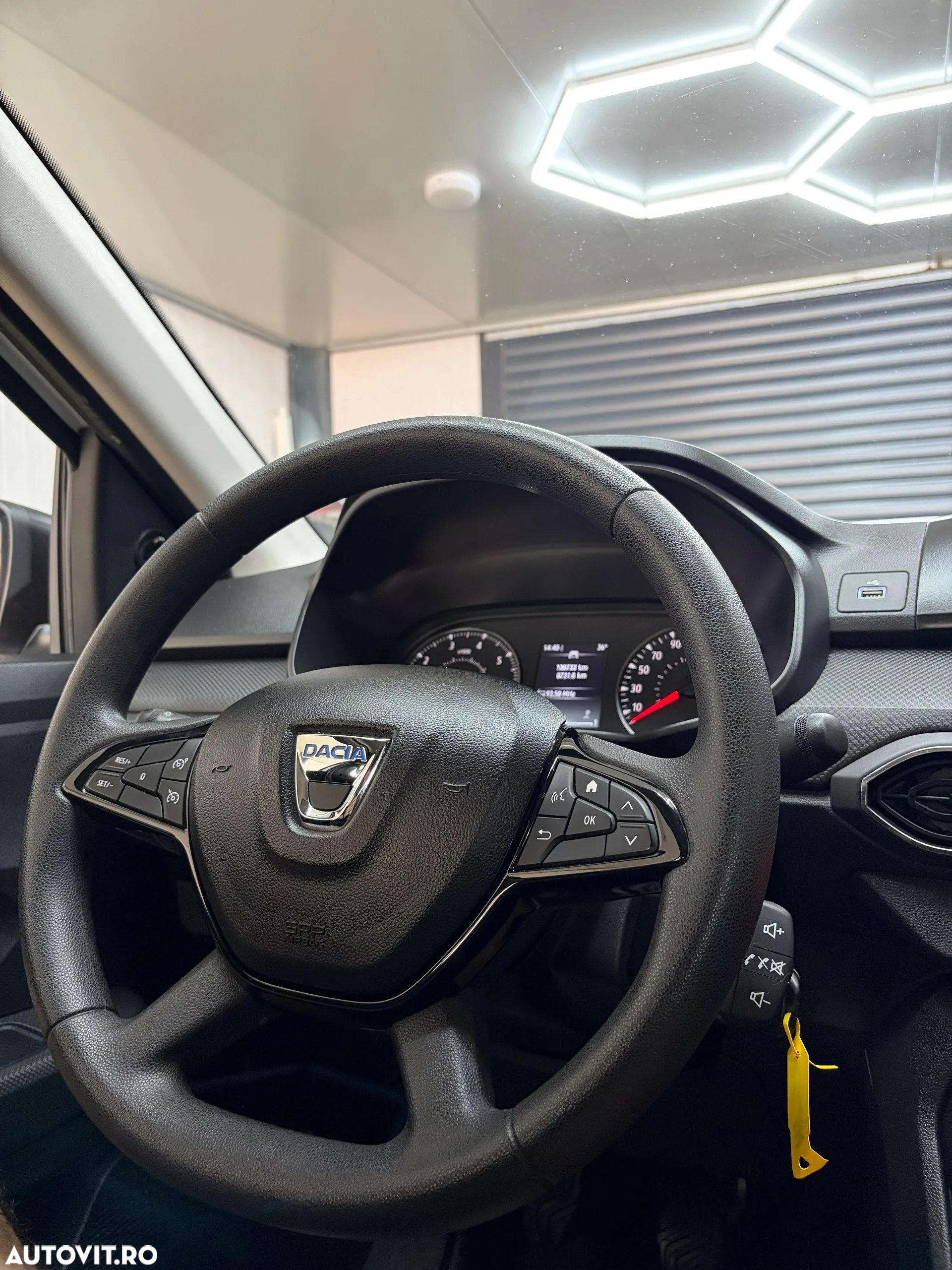 Dacia Logan TCe 90 Essential - 27