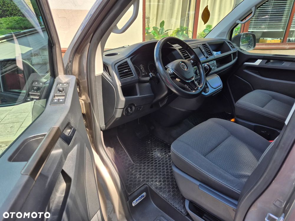 Volkswagen Multivan - 10