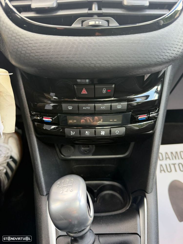 Peugeot 208 1.2 PureTech GT Line - 29