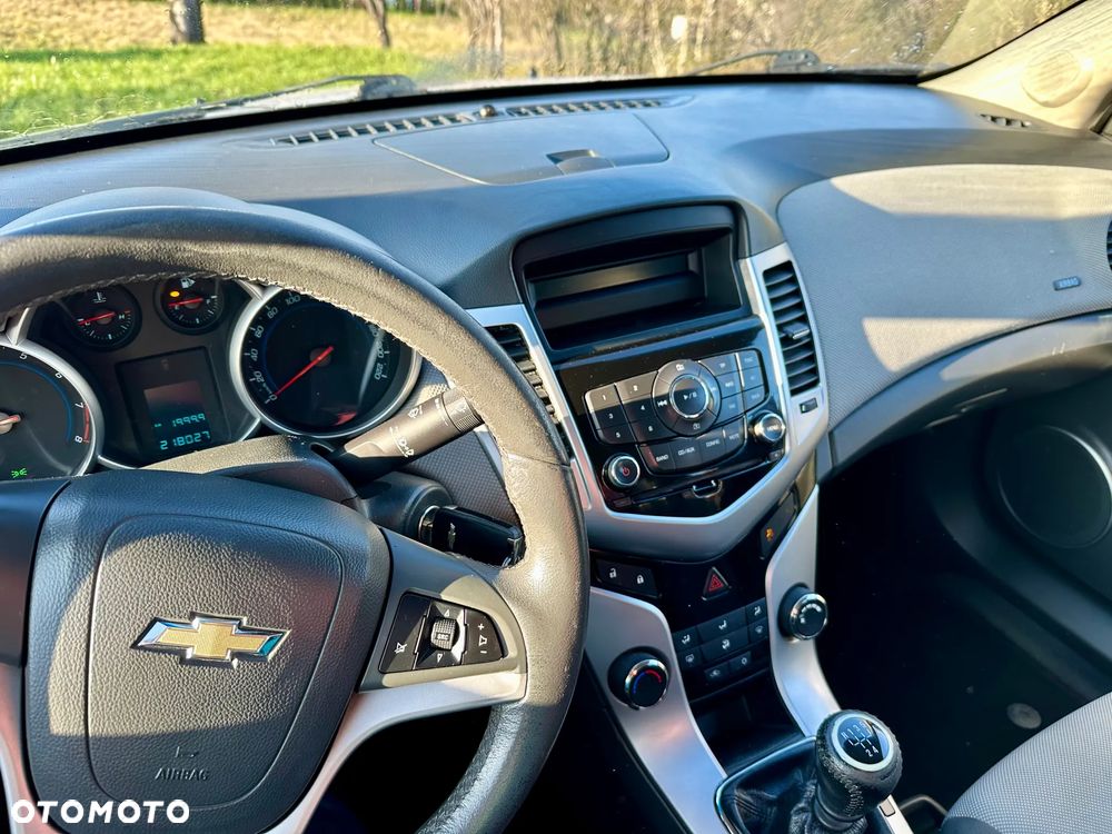 Chevrolet Cruze 1.6 - 9