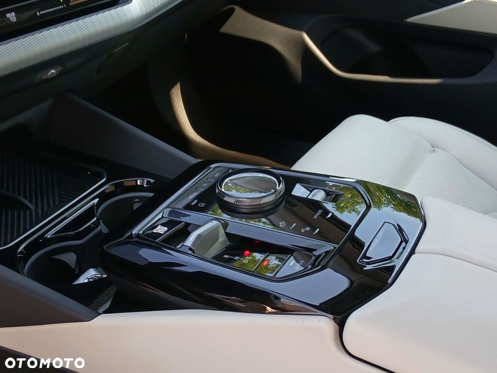 BMW Seria 5 520d xDrive mHEV - 21