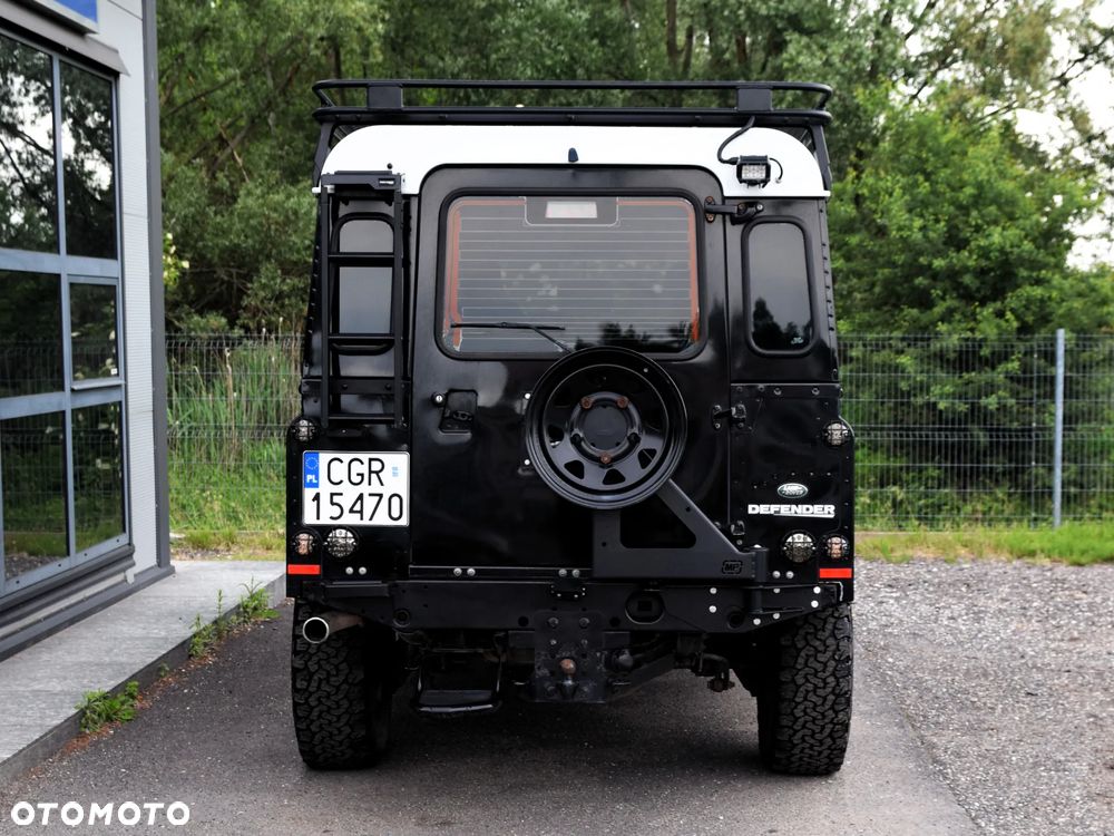 Land Rover Defender - 30
