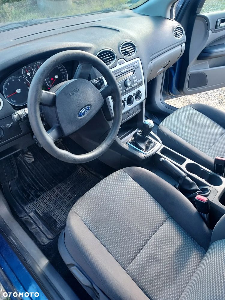 Ford Focus 1.6 Ambiente - 2