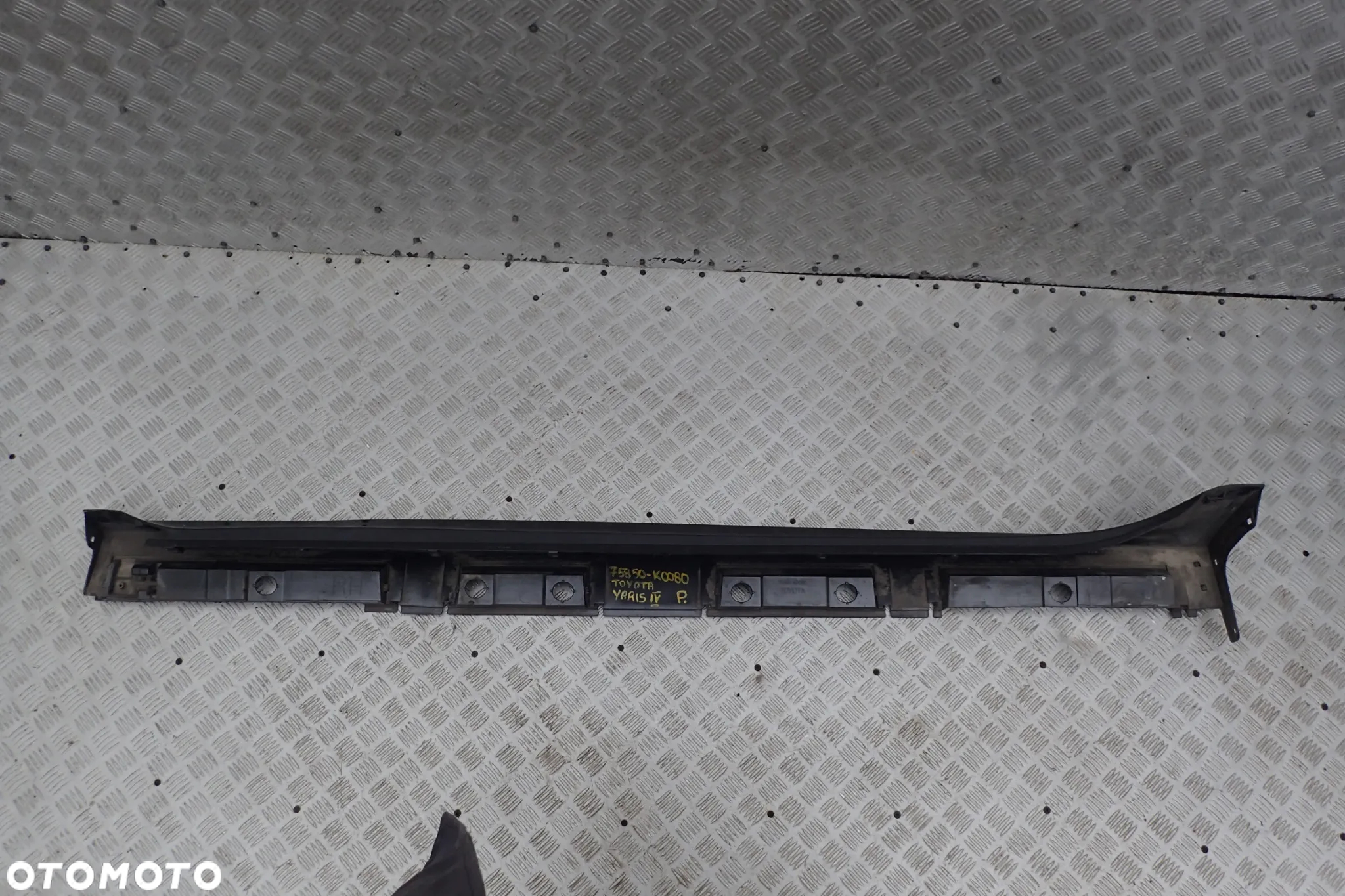PRÓG LISTWA PROGOWA LEWA / PRAWA TOYOTA YARIS IV 75860-K0080 / 75850-K0080 - 15