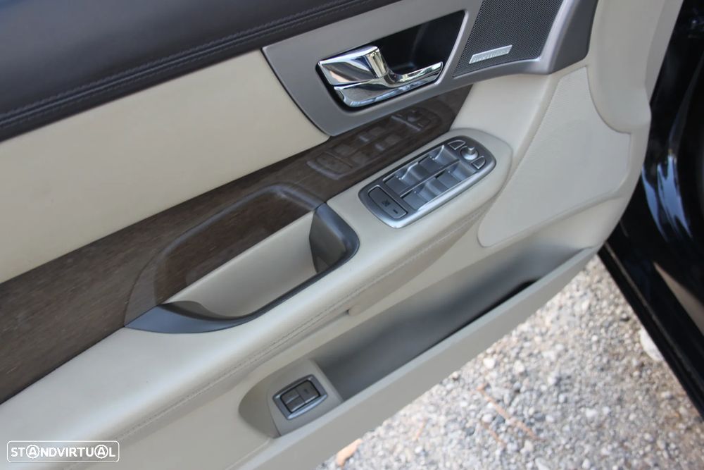 Jaguar XF 3.0 D V6 S Premium Luxury - 9