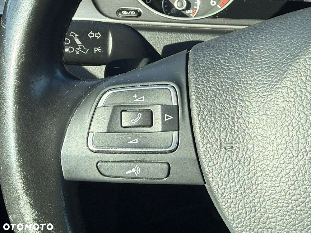 Volkswagen Passat - 17