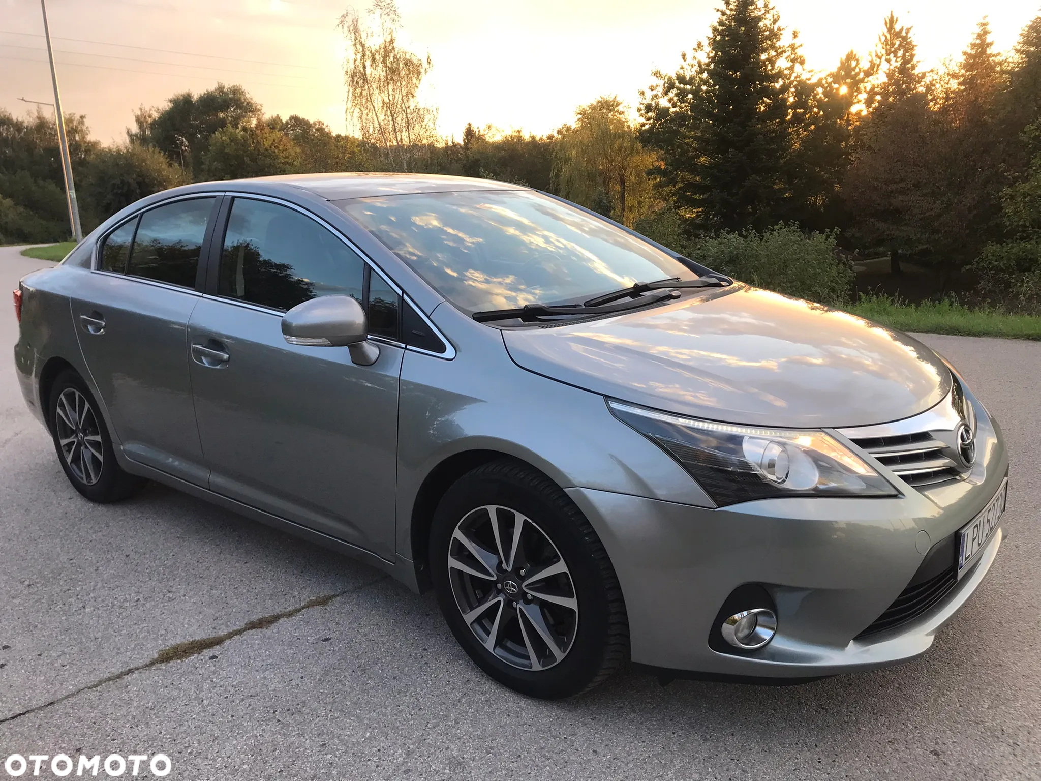 Toyota Avensis 1.8 Premium - 19