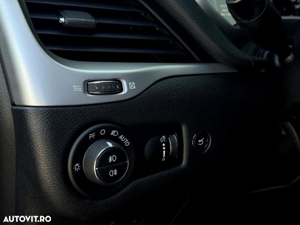 Jeep Cherokee - 26