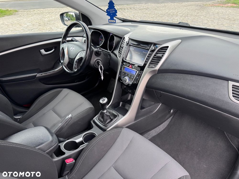 Hyundai i30 i30cw 1.6 CRDi Fifa World Cup Edition - 19