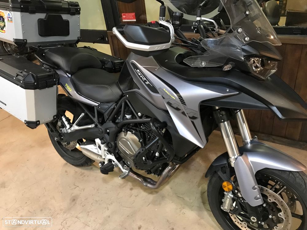 QJ Motor SRT 700 Muitos Extras. GPS. Poucos kms. - 2