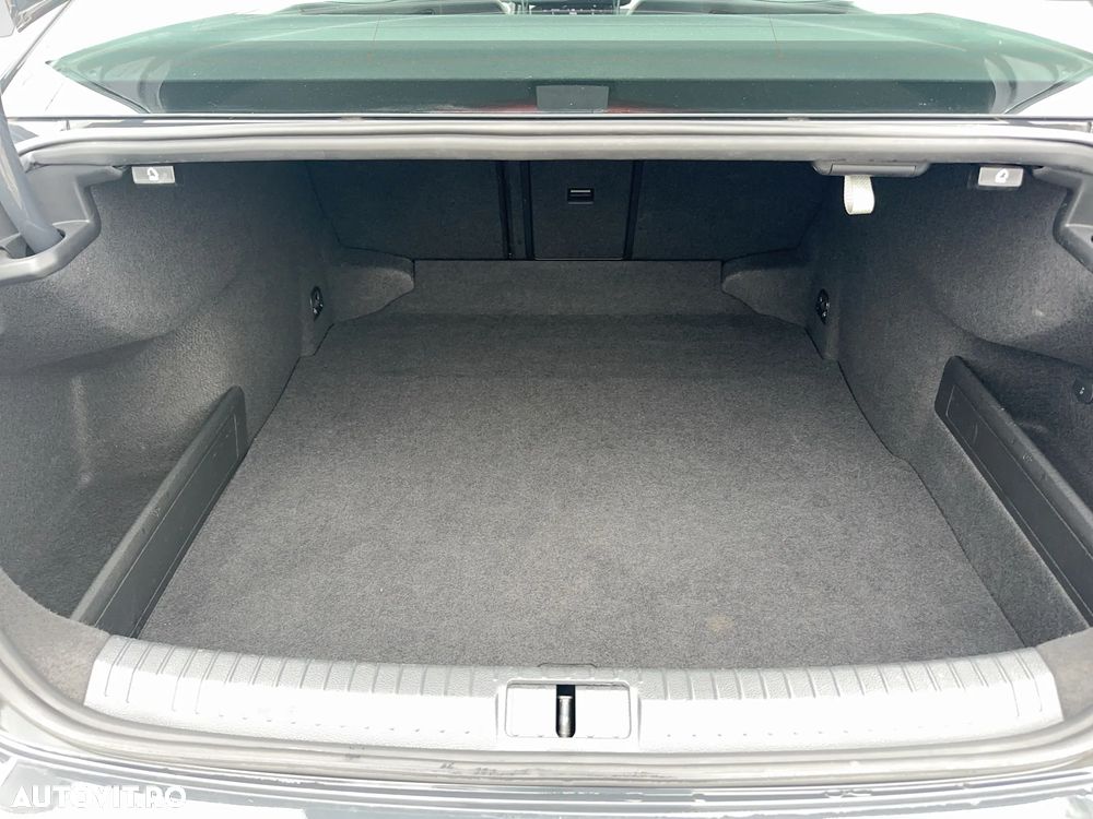 Volkswagen Passat 2.0 TDI DSG Highline - 12