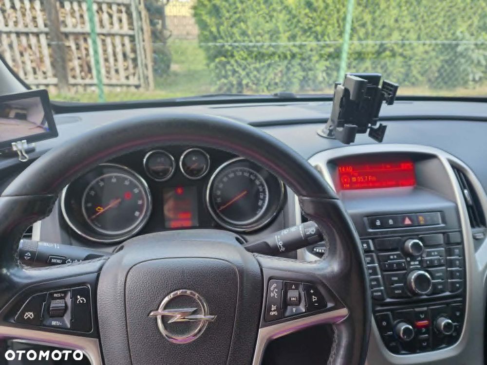 Opel Astra 2011 photo 4