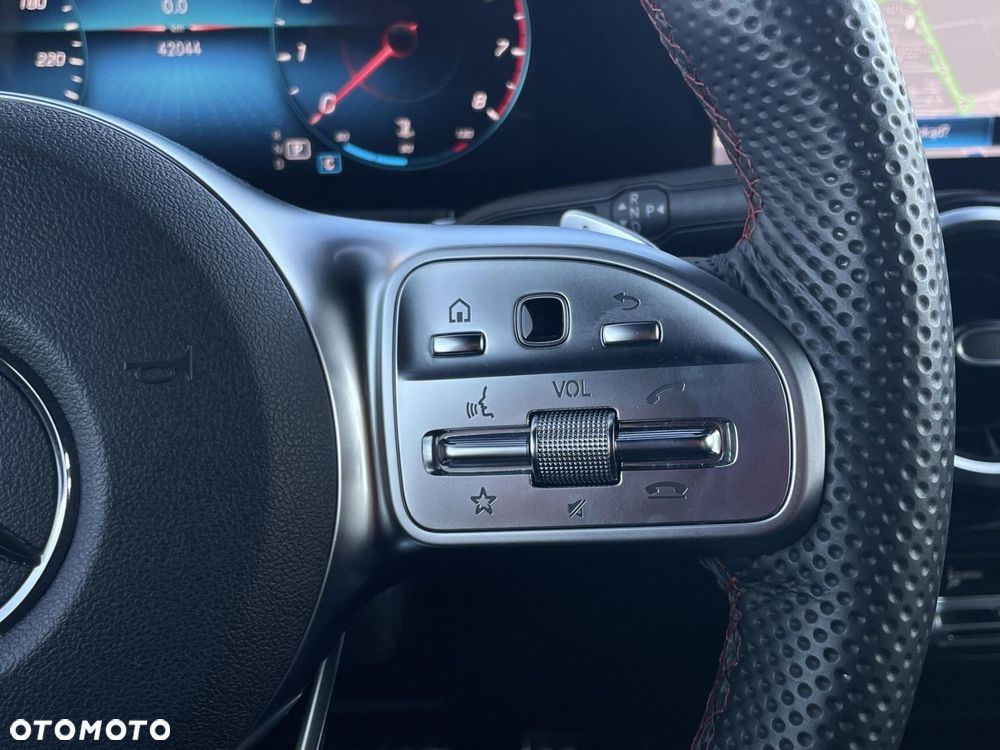 Mercedes-Benz GLB - 16