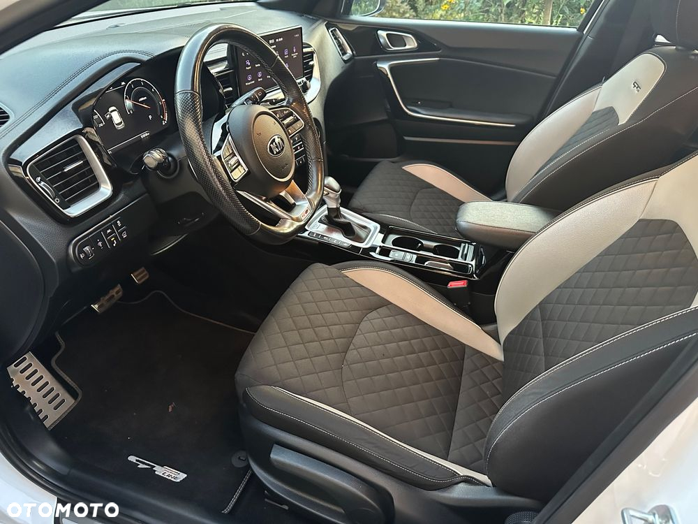 Kia ProCeed 1.6 CRDi GT Line DCT - 33