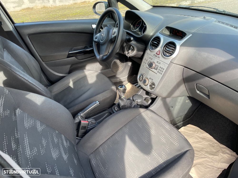 Opel Corsa ver-1-2-cosmo - 9