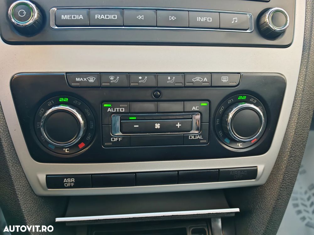 Skoda Octavia 1.6 MPI Ambiente - 29