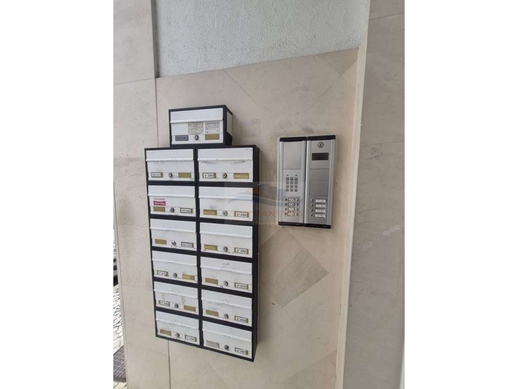 Apto T2 no Vale Flor de Baixo, áreas amplas 3o andar com Elevador, ... - Grande imagem: 3/20