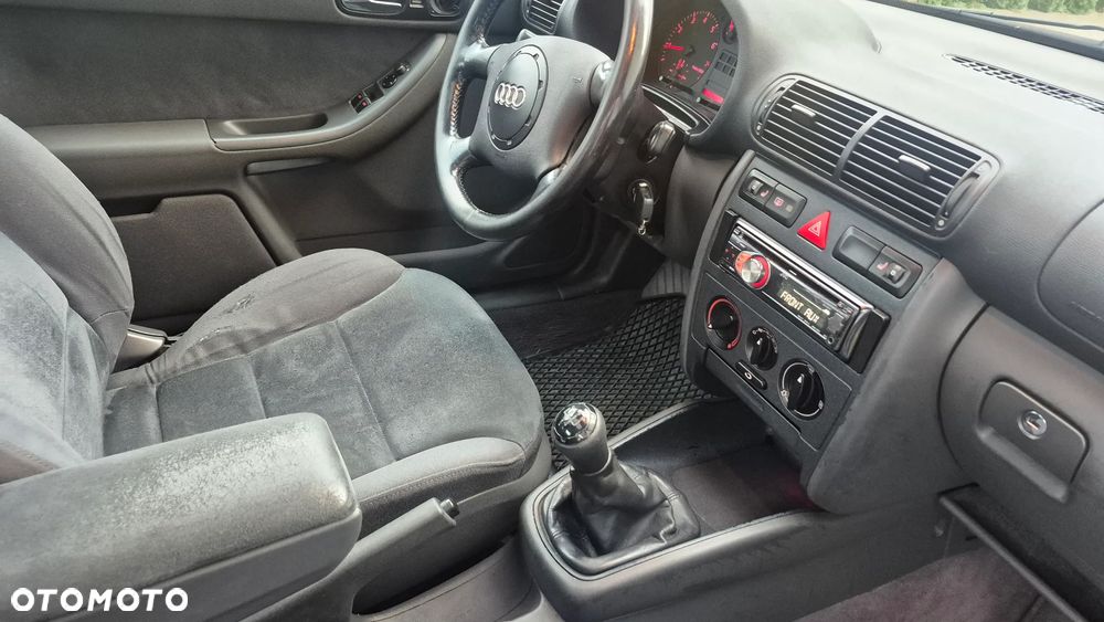 Audi A3 3-drzwiowe 1.6 Ambition - 15