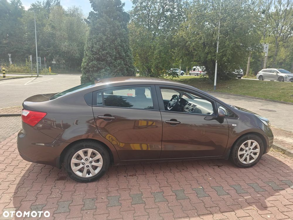 Kia Rio - 4