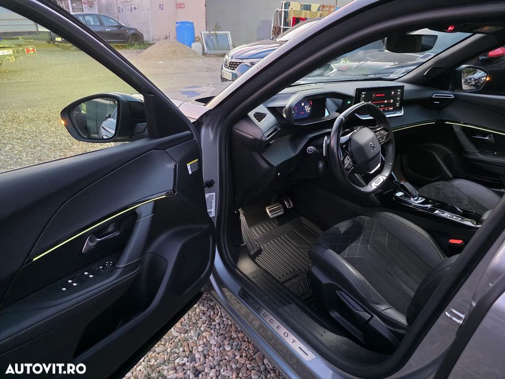 Peugeot 2008 PureTech 155 EAT8 GT - 25