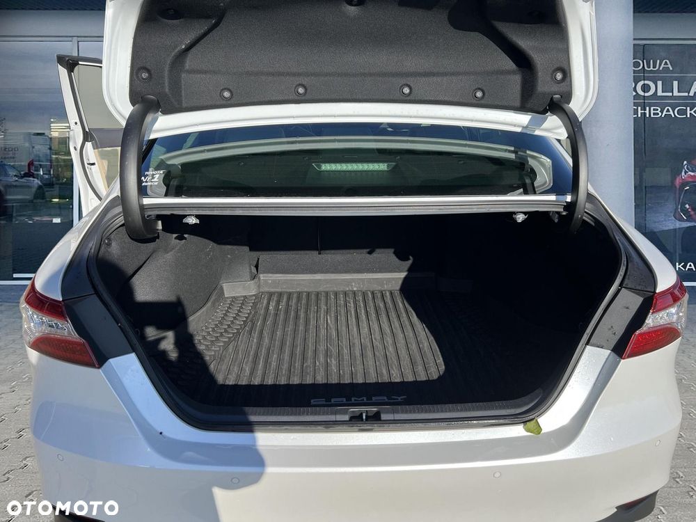 Toyota Camry 2.5 Hybrid Executive CVT - 17