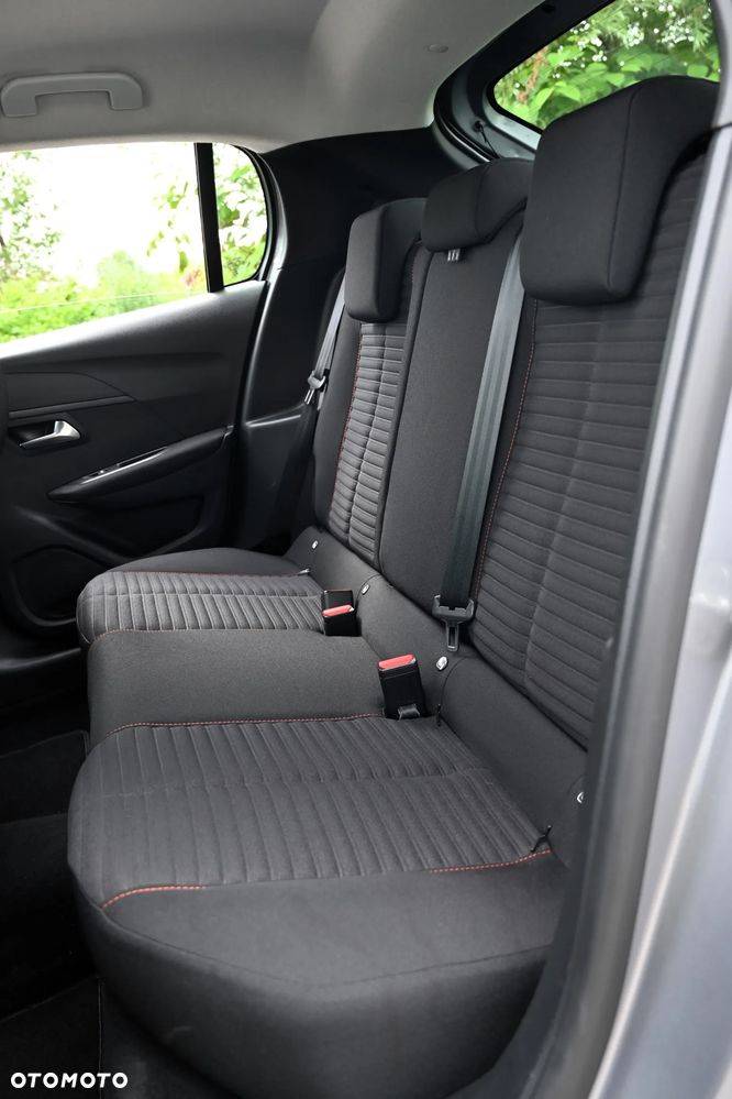 Peugeot 208 - 32