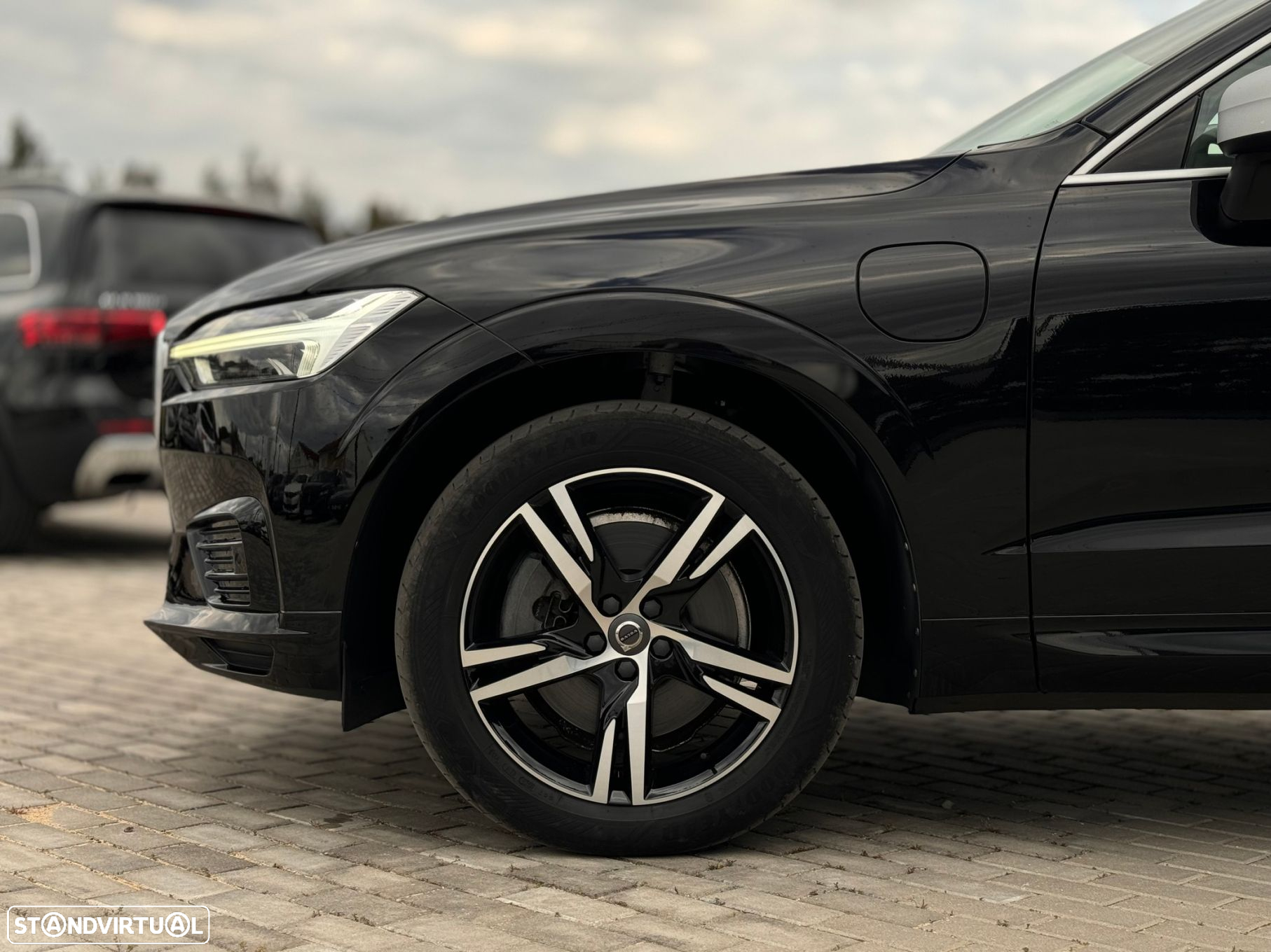 Volvo XC 60 2.0 T8 PHEV R-Design Expression AWD - 5