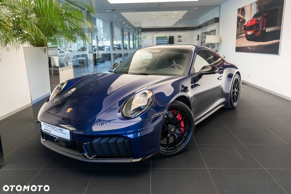 Porsche 911 Carrera 4 GTS - 3