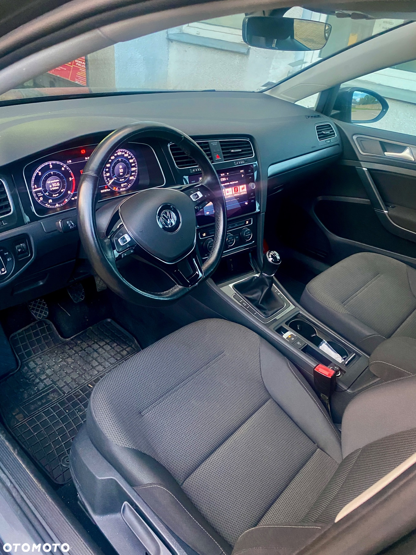Volkswagen Golf - 10