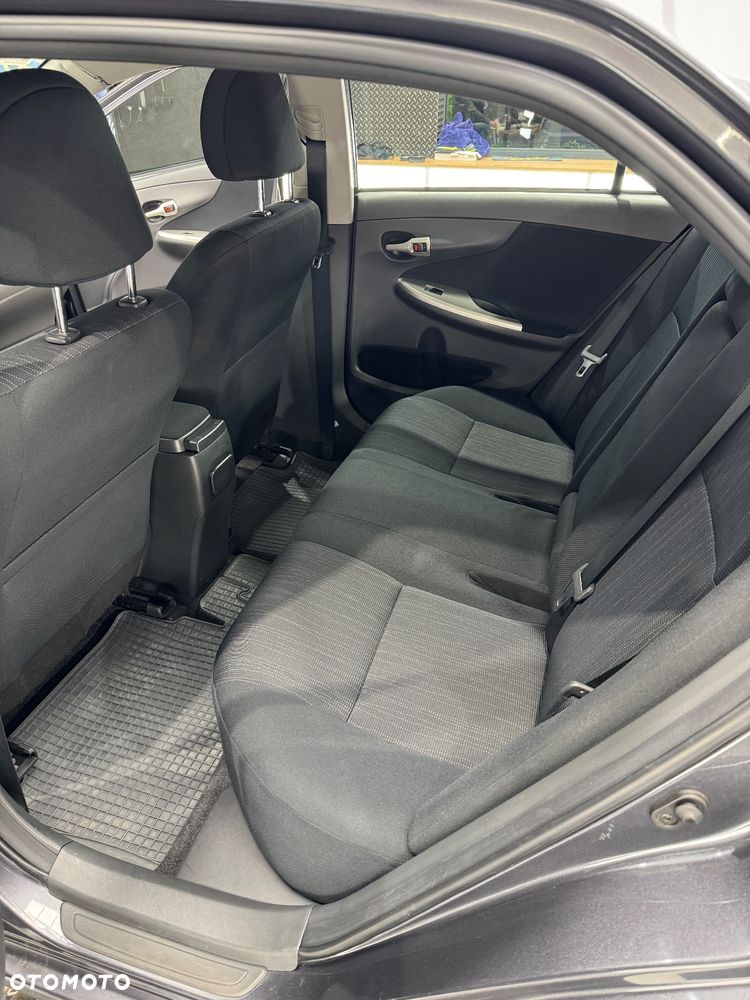 Toyota Corolla - 11