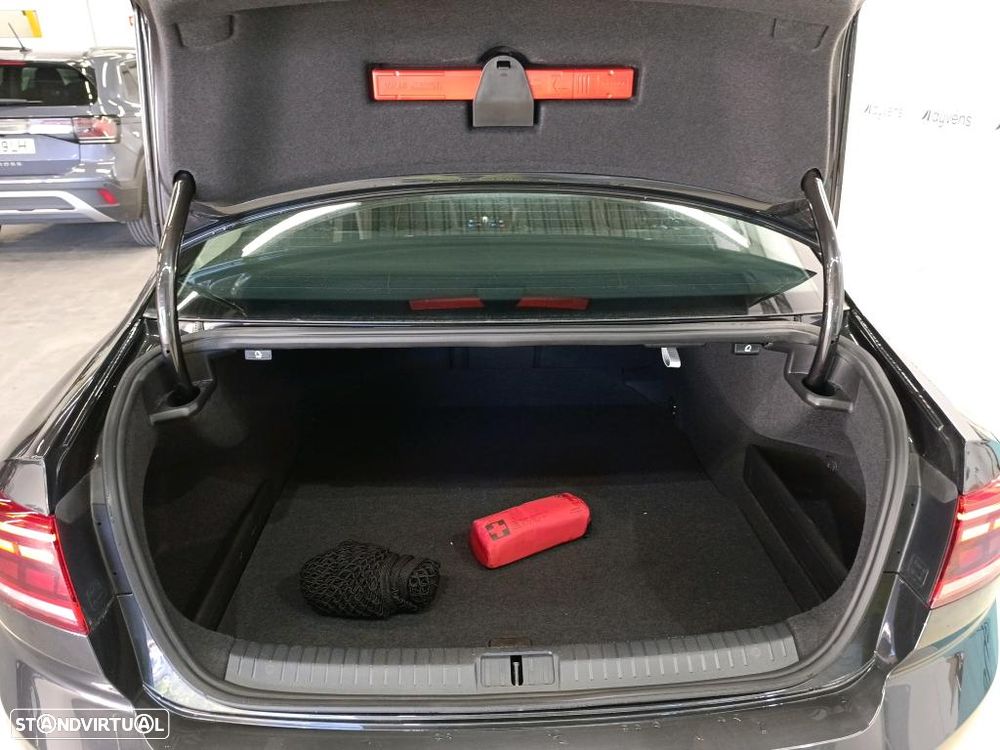 VW Passat 2.0 TDI Business DSG - 9