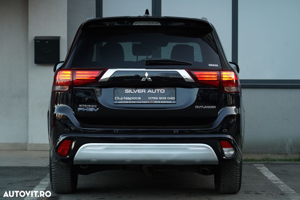 Mitsubishi Outlander PHEV 2.4 L 4X4 Instyle+ - 28