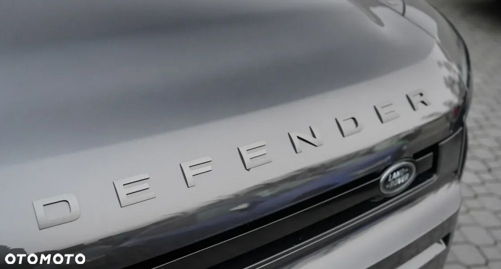 Land Rover Defender - 2