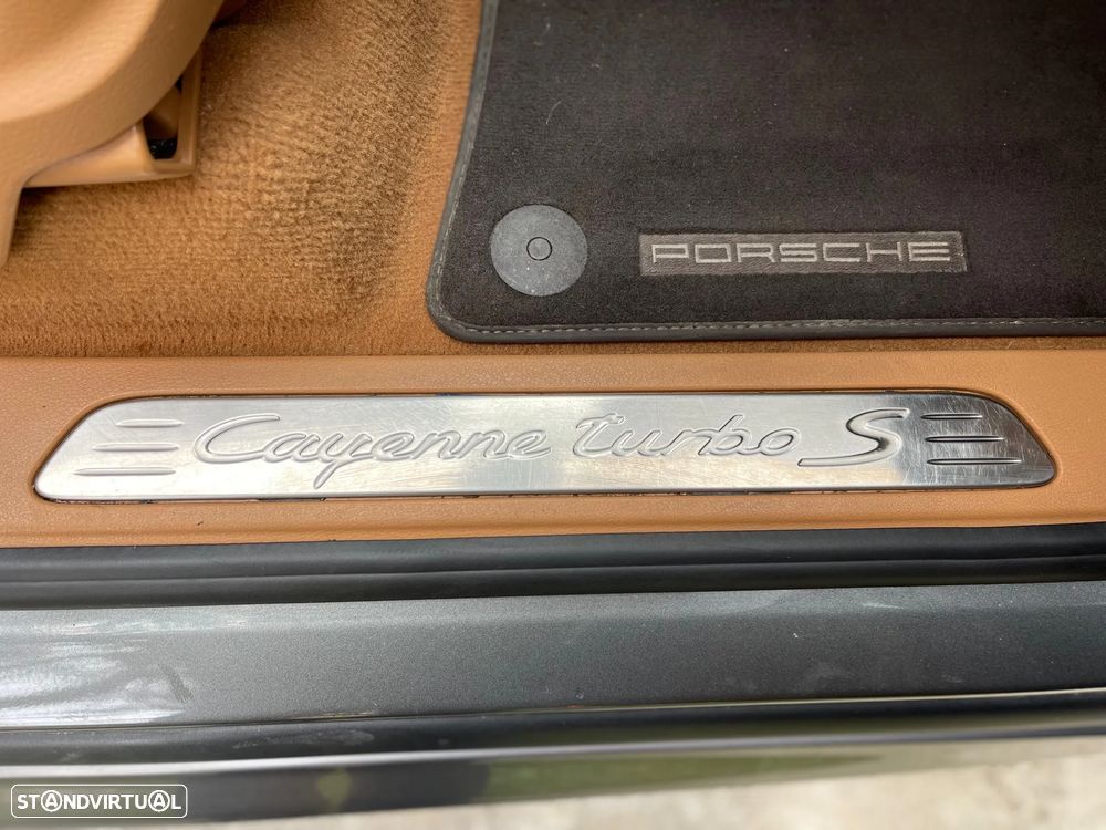 Porsche Cayenne Turbo S Tiptronic S - 16