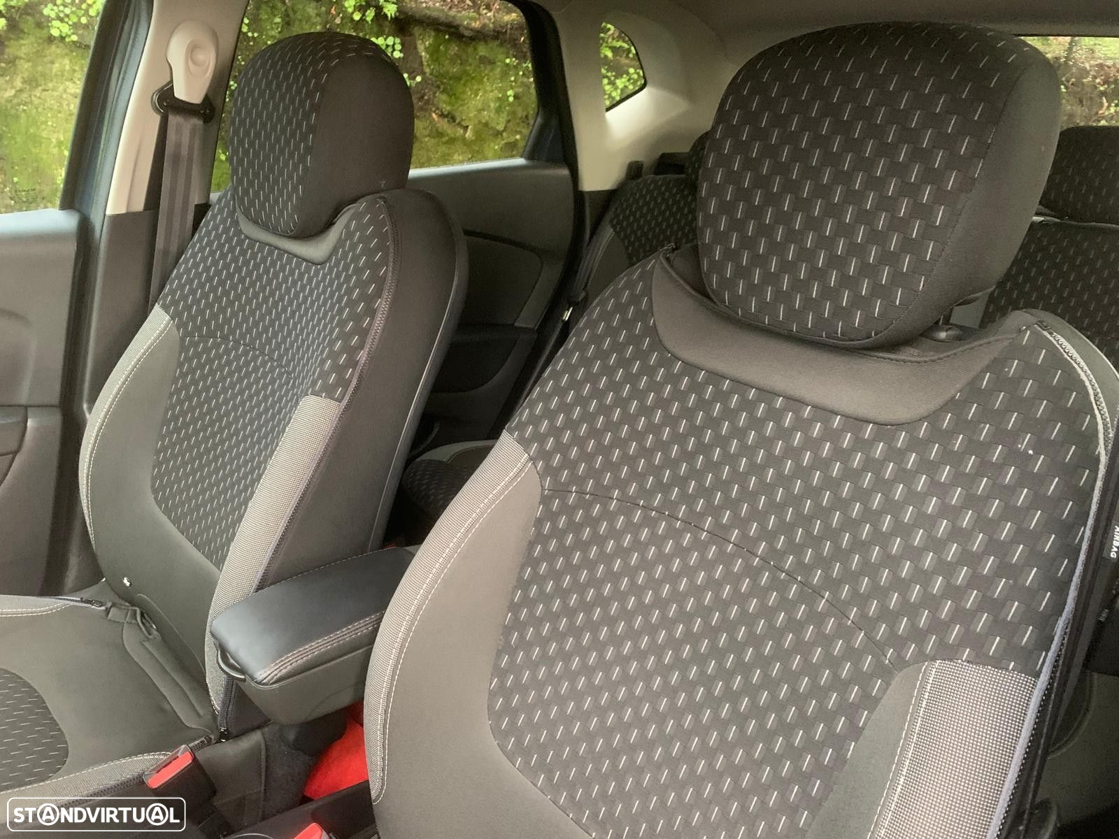 Renault Captur 1.5 dCi Exclusive EDC - 27