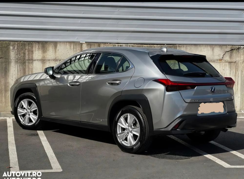 Lexus UX 250h Business Edition - 11