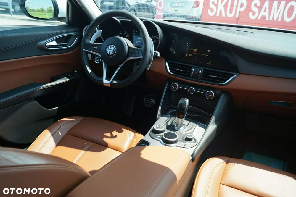 Alfa Romeo Giulia - 19