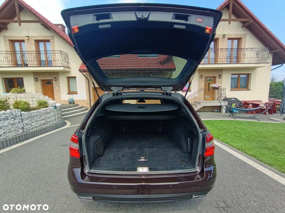 Mercedes-Benz Klasa E 300 CDI DPF BlueEFFICIENCY 7G-TRONIC Avantgarde - 33