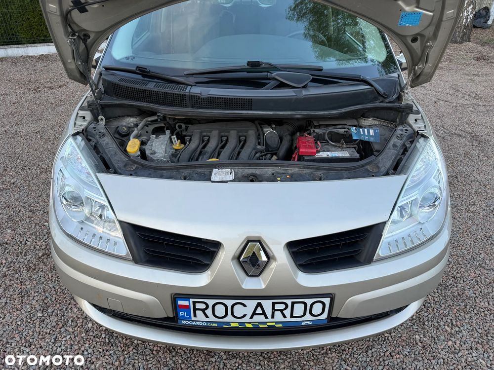 Renault Scenic 1.6 16V Expression - 9