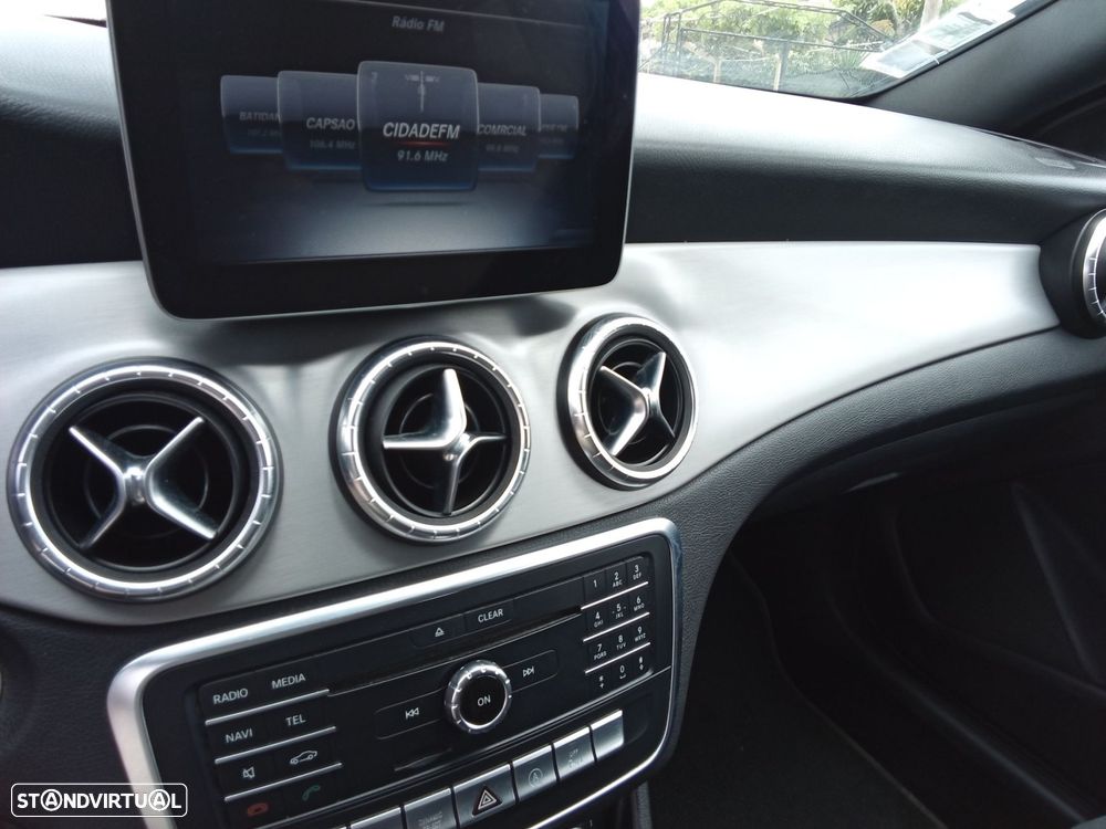 Mercedes-Benz CLA 180 d Shooting Brake AMG Line - 16
