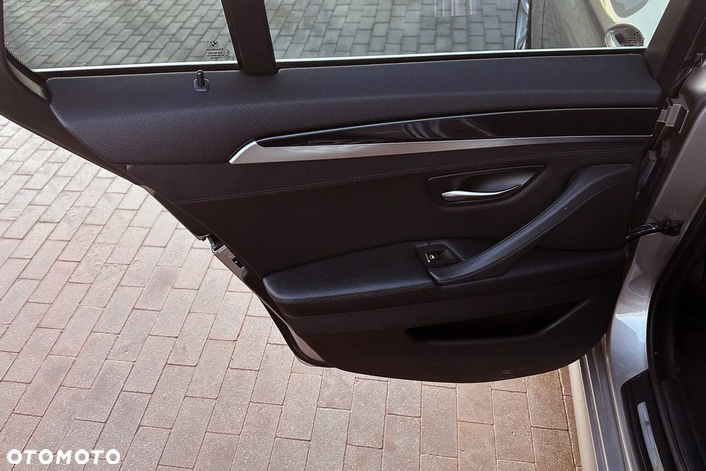 BMW Seria 5 525d xDrive Sport-Aut - 29