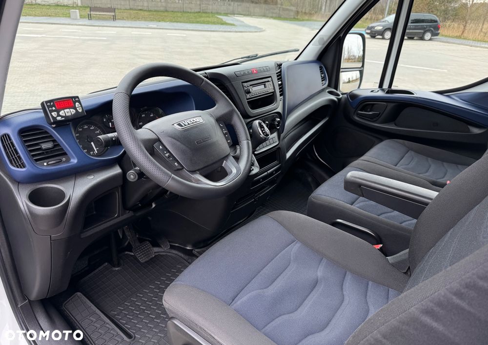 Iveco Daily‼️35/50C18‼️3.0 HI-MATIC Chłodnia/Mroźnia zakres -29C/+20C Grzanie Carrier XARIOS 500 Grube Ściany/Podłoga Przegroda komorowa‼️ na bliźniaku Poduszki Pneumatyczne DMC3500kg Zewnętrzne źródło zasilania 400V - 35