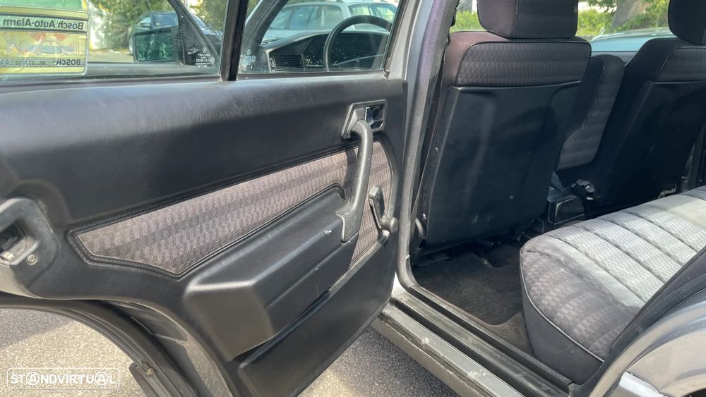 Mercedes-Benz 190 E 2.3 - 19