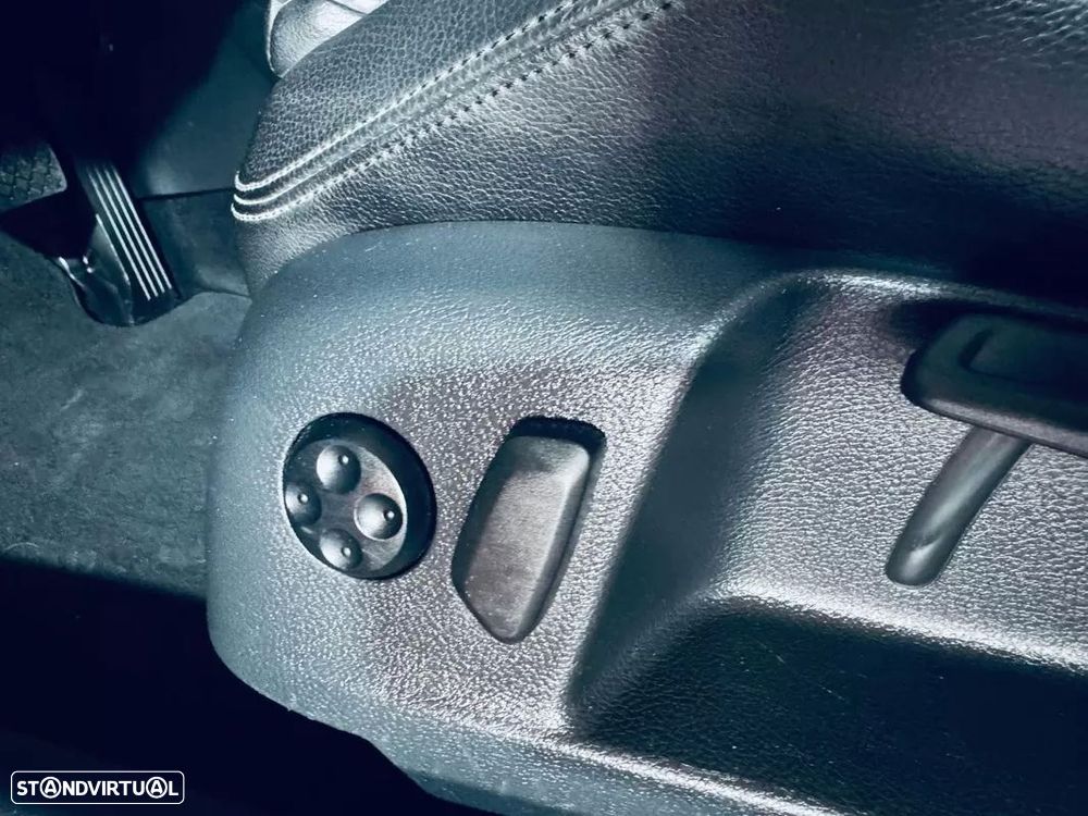 VW Passat Variant 2.0 TDi Highline DSG - 23